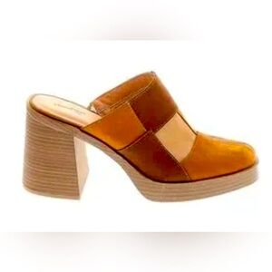 Universal Thread Two-Tone Tan and Brown Block Heel Mules